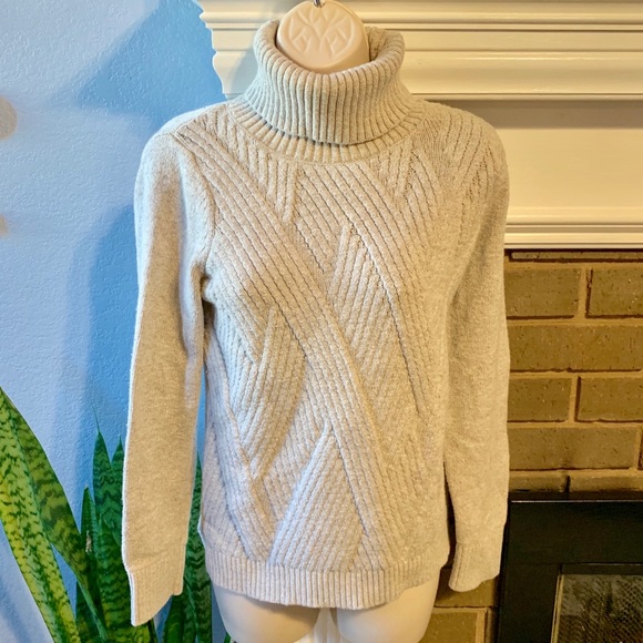 Banana Republic Sweaters - Banana Republic turtleneck sweater